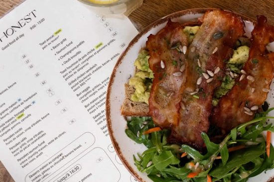 assiette-tartine-lard-the-menthe-menu-honest-brussels