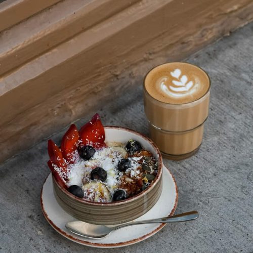 cafe-petit-dejeuner-fruits-graines-honest-brussels