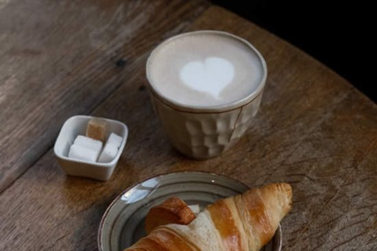 croissant-coffee-sugar-table-honest-brussels