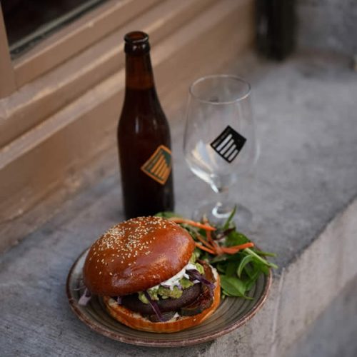 hamburger-biere-terrasse-honest-brussels