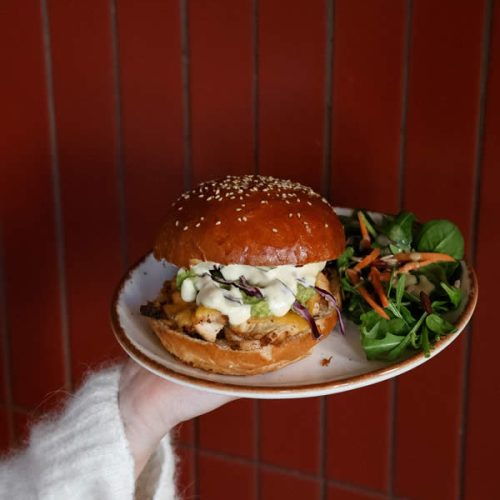 hamburger-maison-poulet-salade-honest-brussels