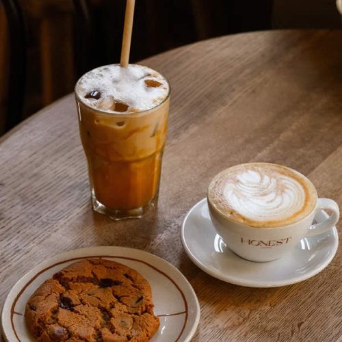 the-glace-cookie-cafe-table-honest-brussels