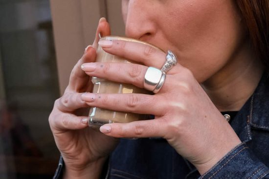 woman-drink-coffee-honest-brussels